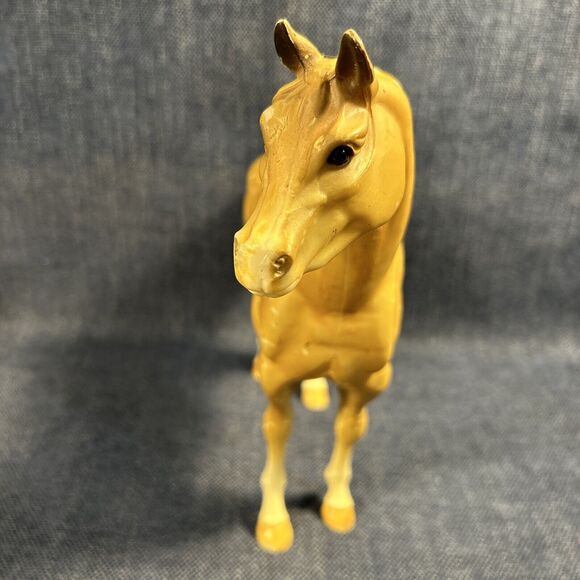 Blue Ribbon Ranch Quarter Horse Dapple Palomino Blue Box 9.5” - Picture 7 of 16